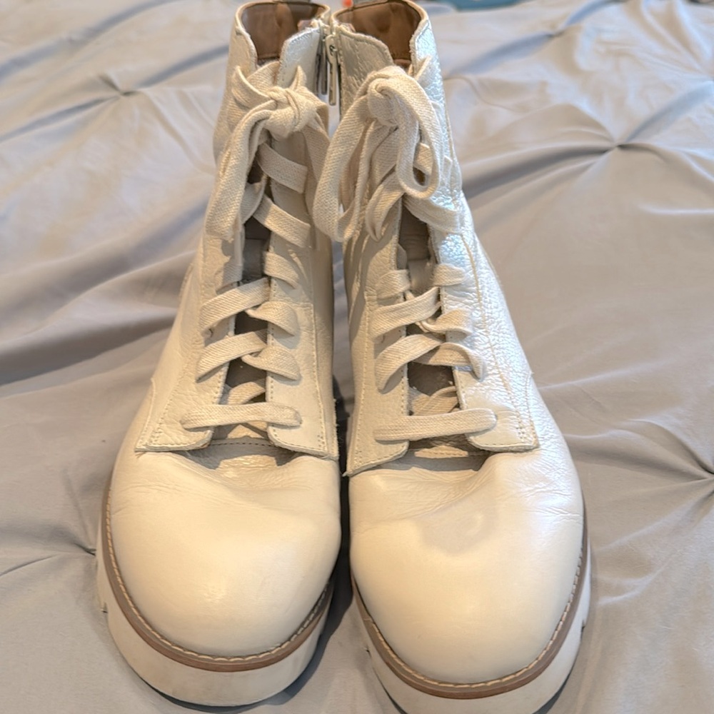 Vionic Comfort Comvat Boots Sz 9.5
